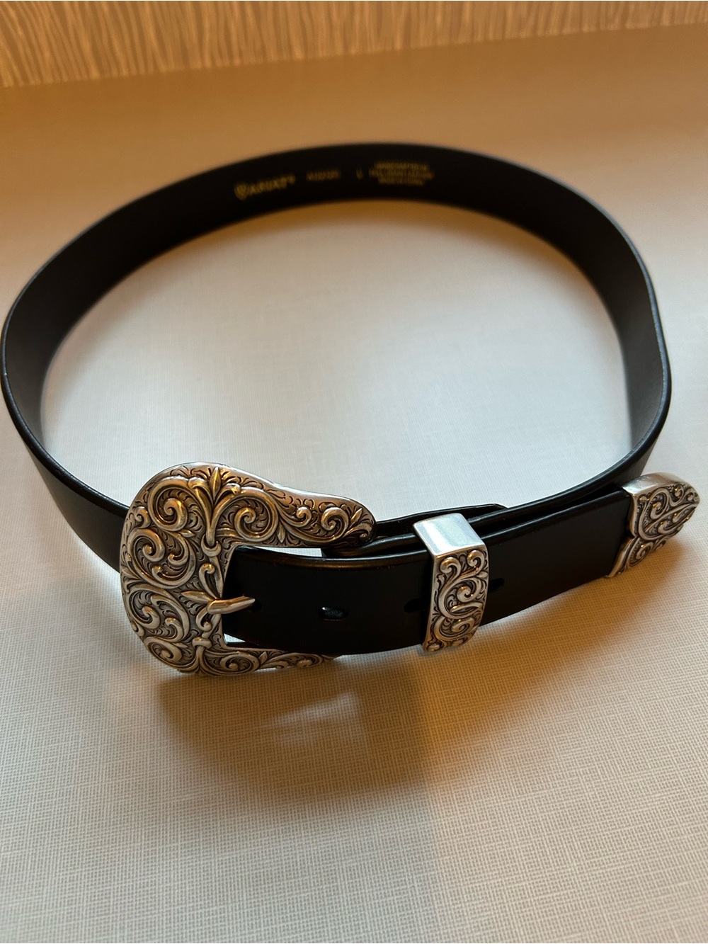 NWOT Ariat Black Leather Belt with Engraved Silver Western Buckle Size L